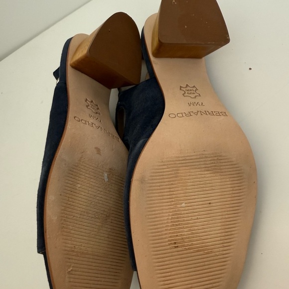 NWT Bernardo Navy Blue Suede Women's Heels size 7.5 - Picture 10 of 10